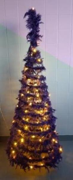 Feder-Weihnachtsbaum lila mit Beleuchtung